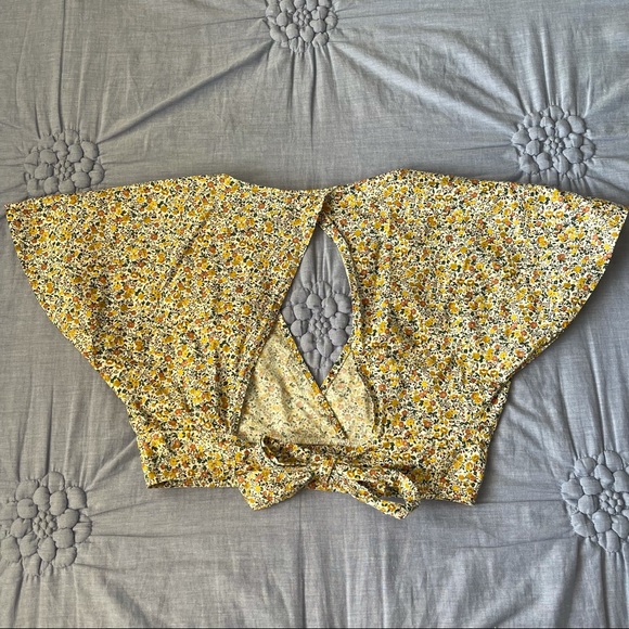 Floral Crop Top! 🌸🌼🌺 - Picture 5 of 5